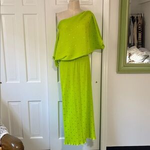 Never Fully Dressed - Vibrant Green Off-Shoulder Dress